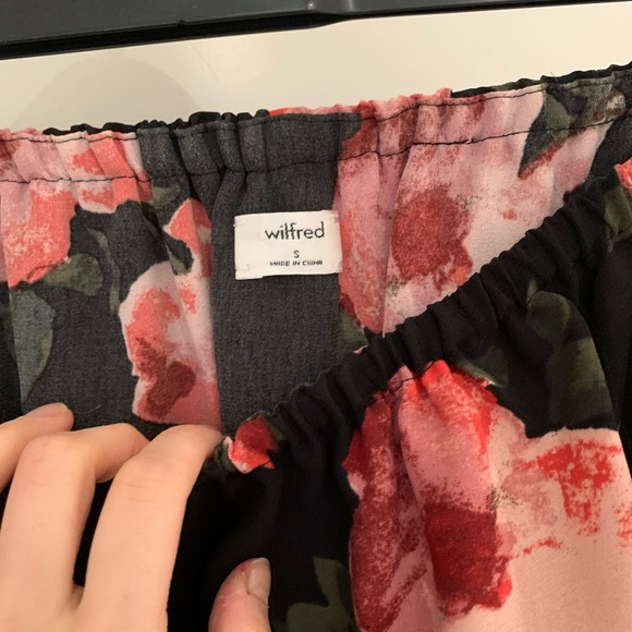Wilfred off the shoulder floral cropped top - Picture 3 of 3